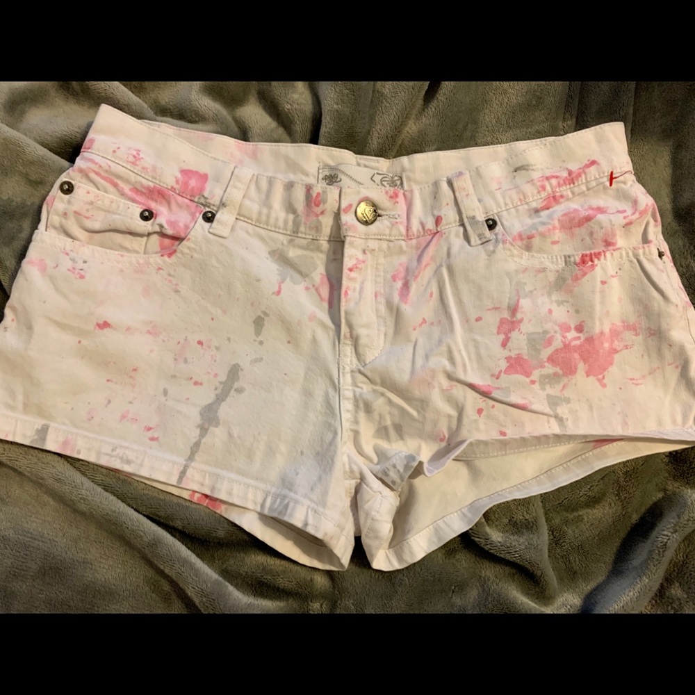 💕 Roxy Low Rise Splatter Paint Design Shorts 💕